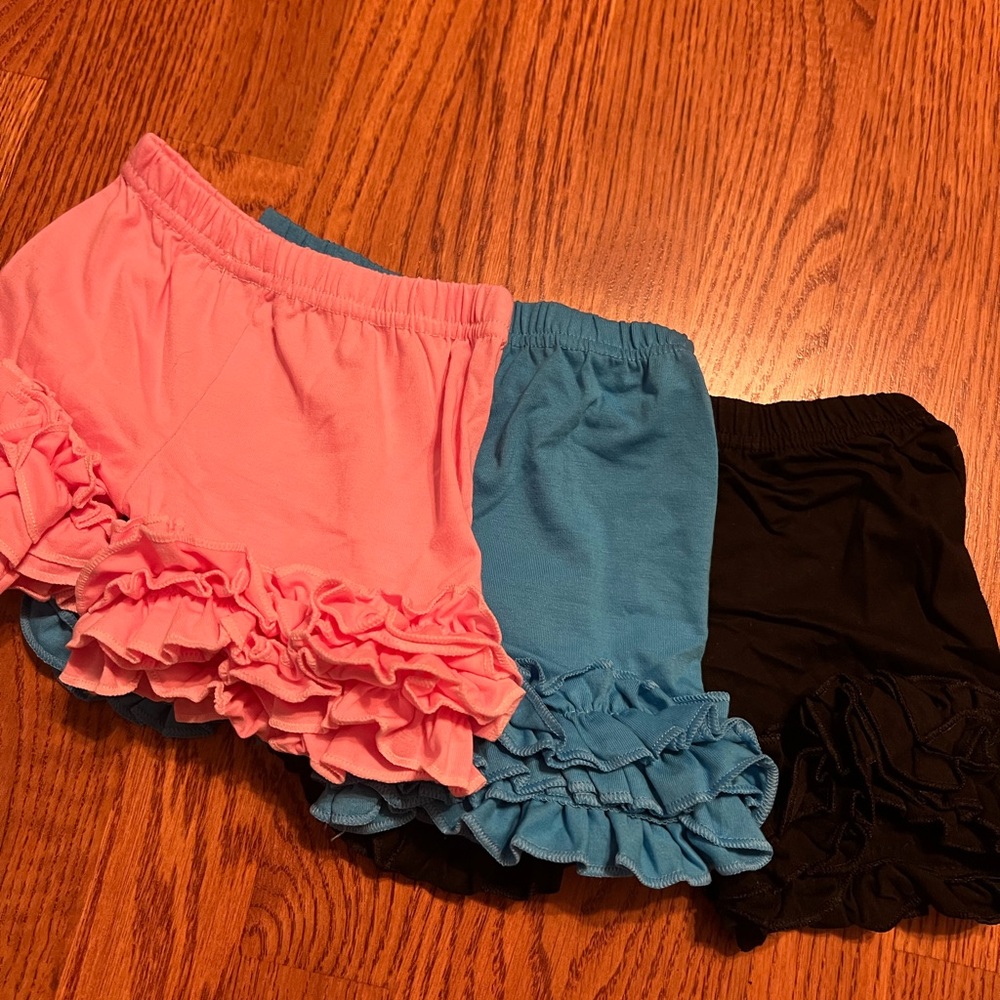 SOLD 🆕Double Ruffled Shorts Set of 3
